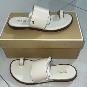 Michael Kors - August Flat Sandals - Light Cream 7.0